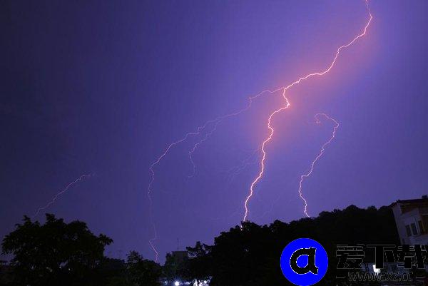 打雷可以玩电脑吗？打雷对电脑有影响吗？-第1张图片-爱下载